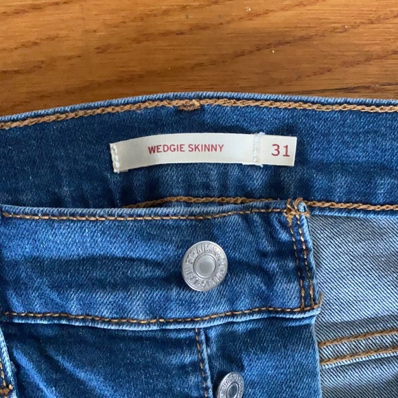 Levi Wedgie Skinny Size 31 - Picture 3 of 6